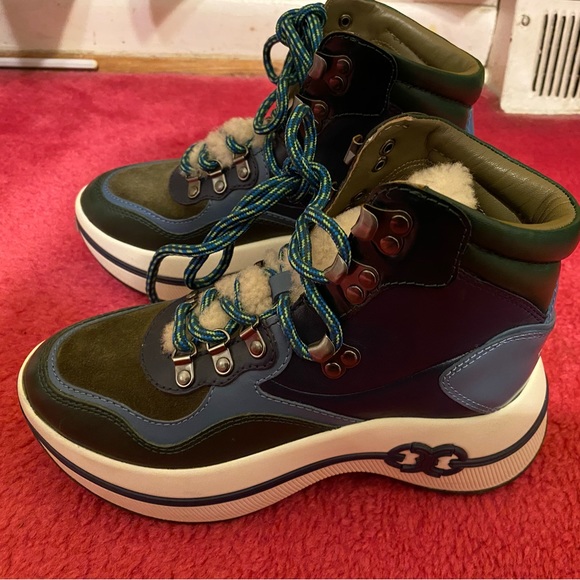 Tory Burch boots - Picture 1 of 3